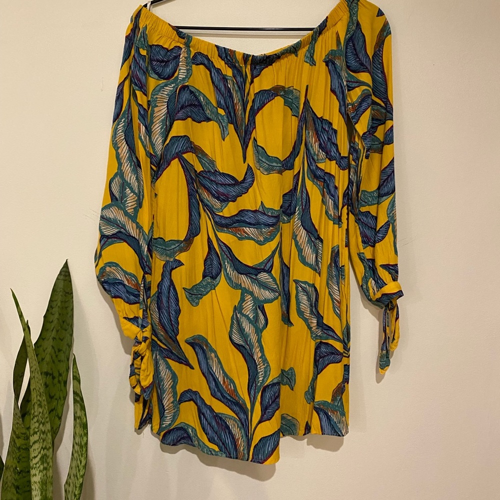 Colorful off-shoulder dress!